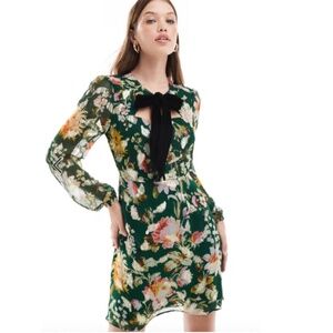 NWT Hope & Ivy Mini Shift Dress with Velvet Bow in Dark Green Floral